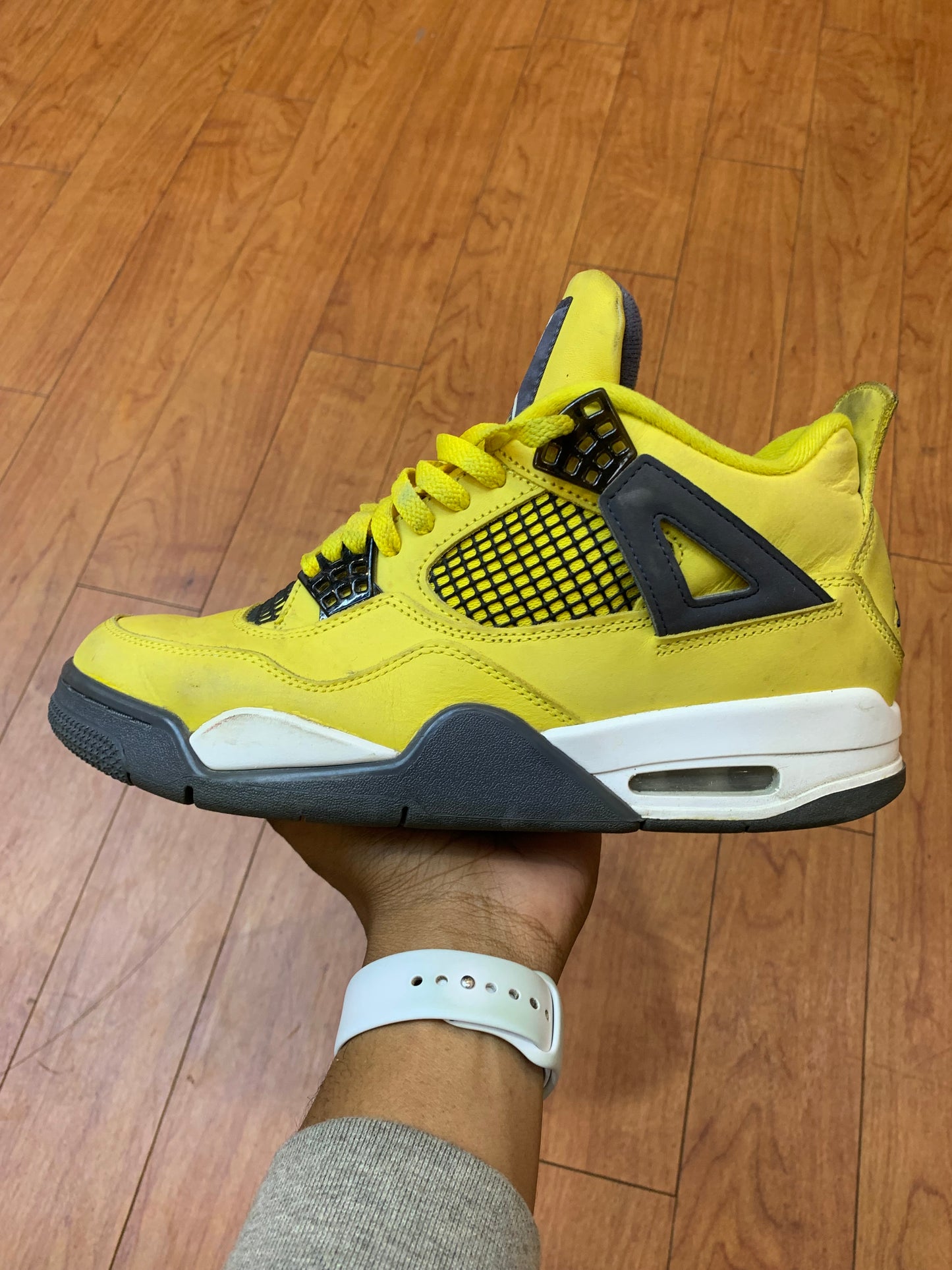 Jordan 4 Lightning (Used)