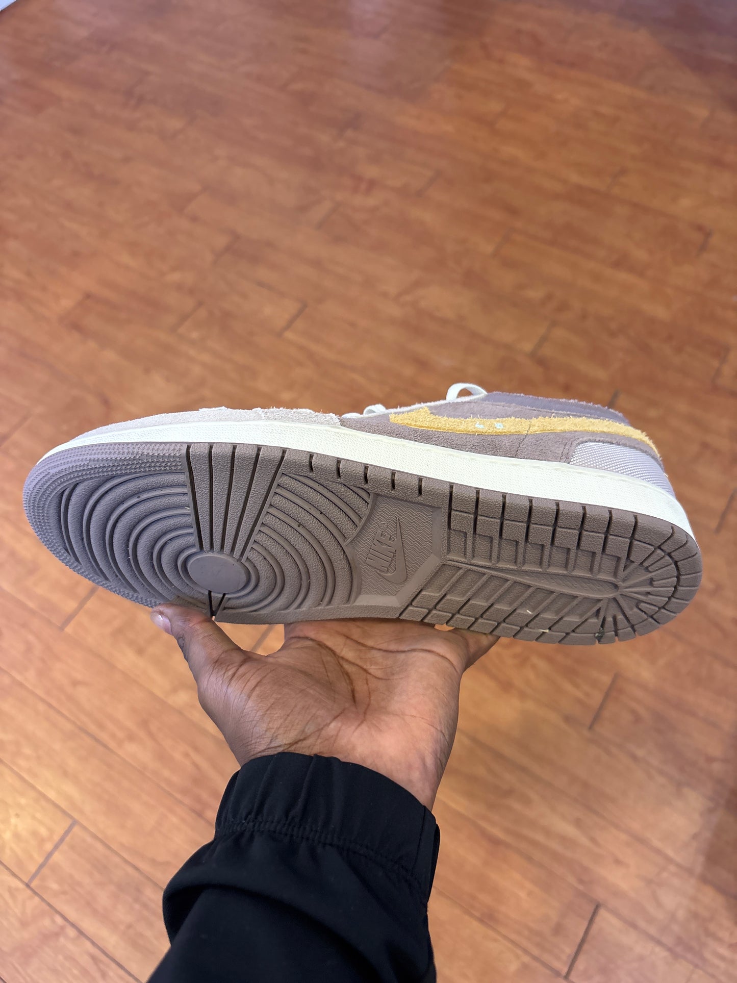 Jordan 1 Low SE Craft Inside Out Taupe Haze (Used)