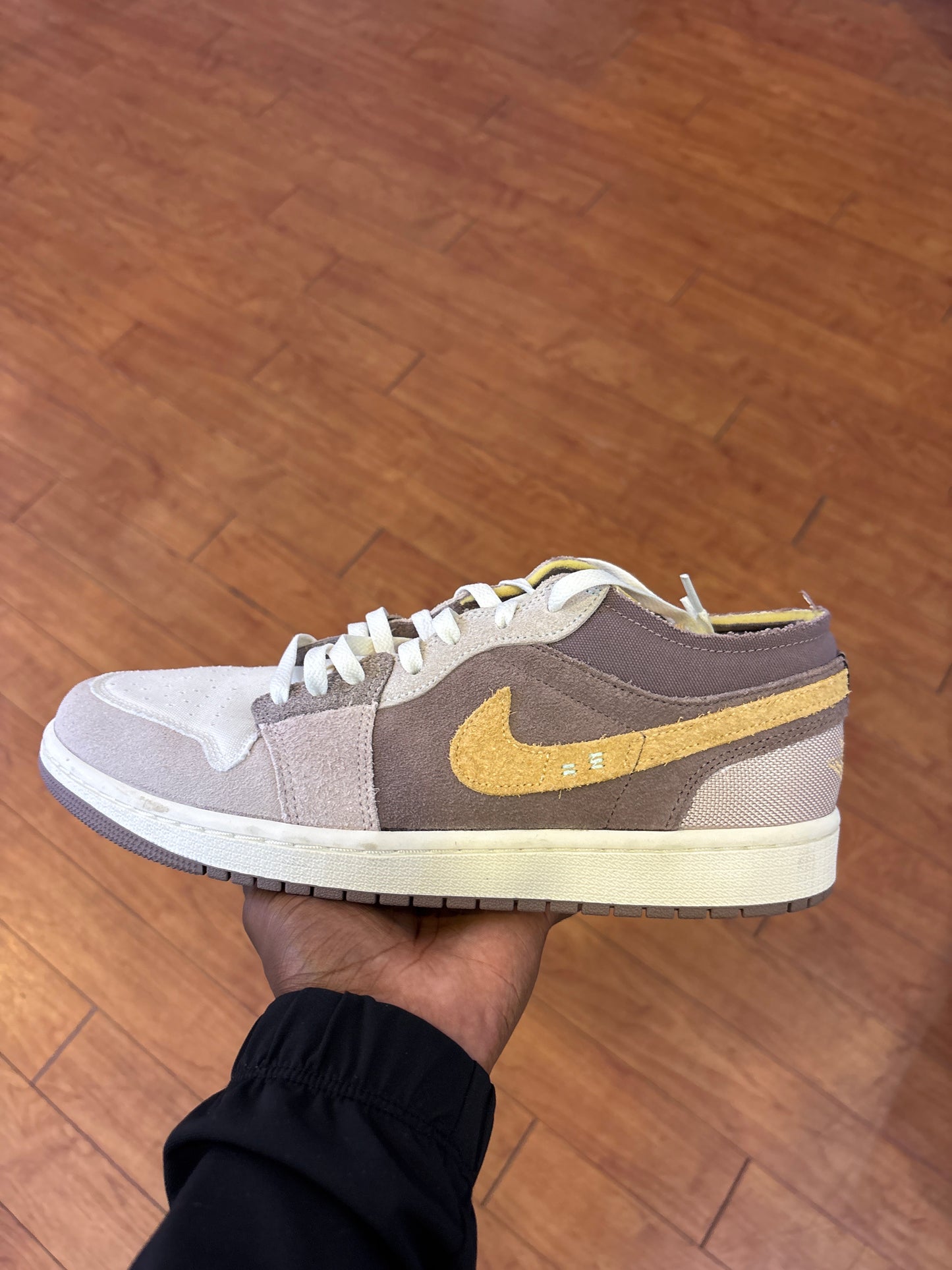 Jordan 1 Low SE Craft Inside Out Taupe Haze (Used)