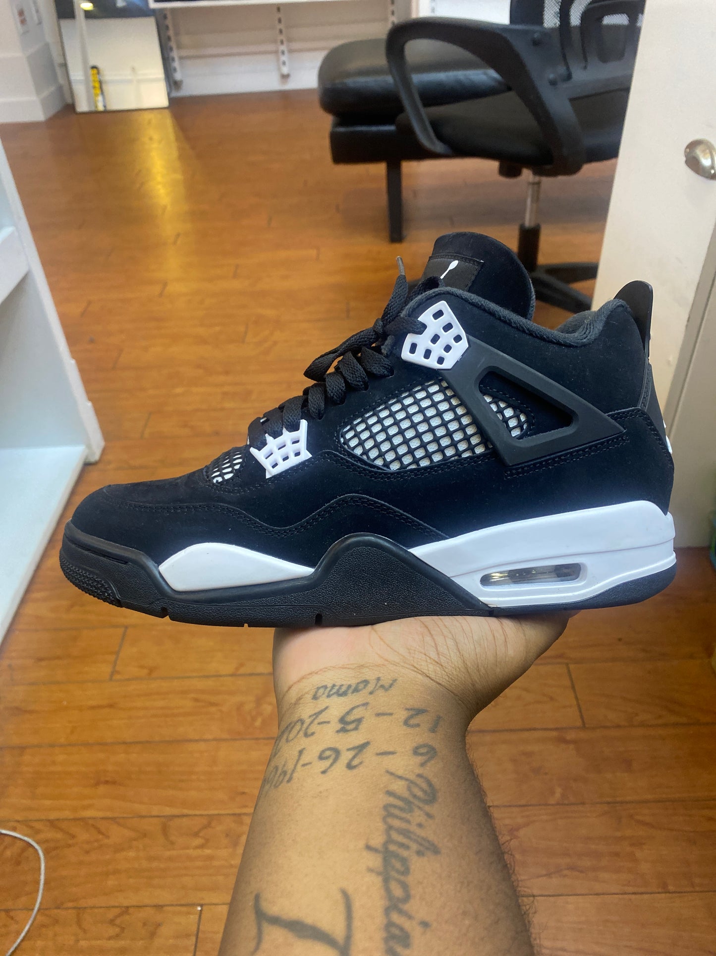 Jordan 4 White Thunder (Used)