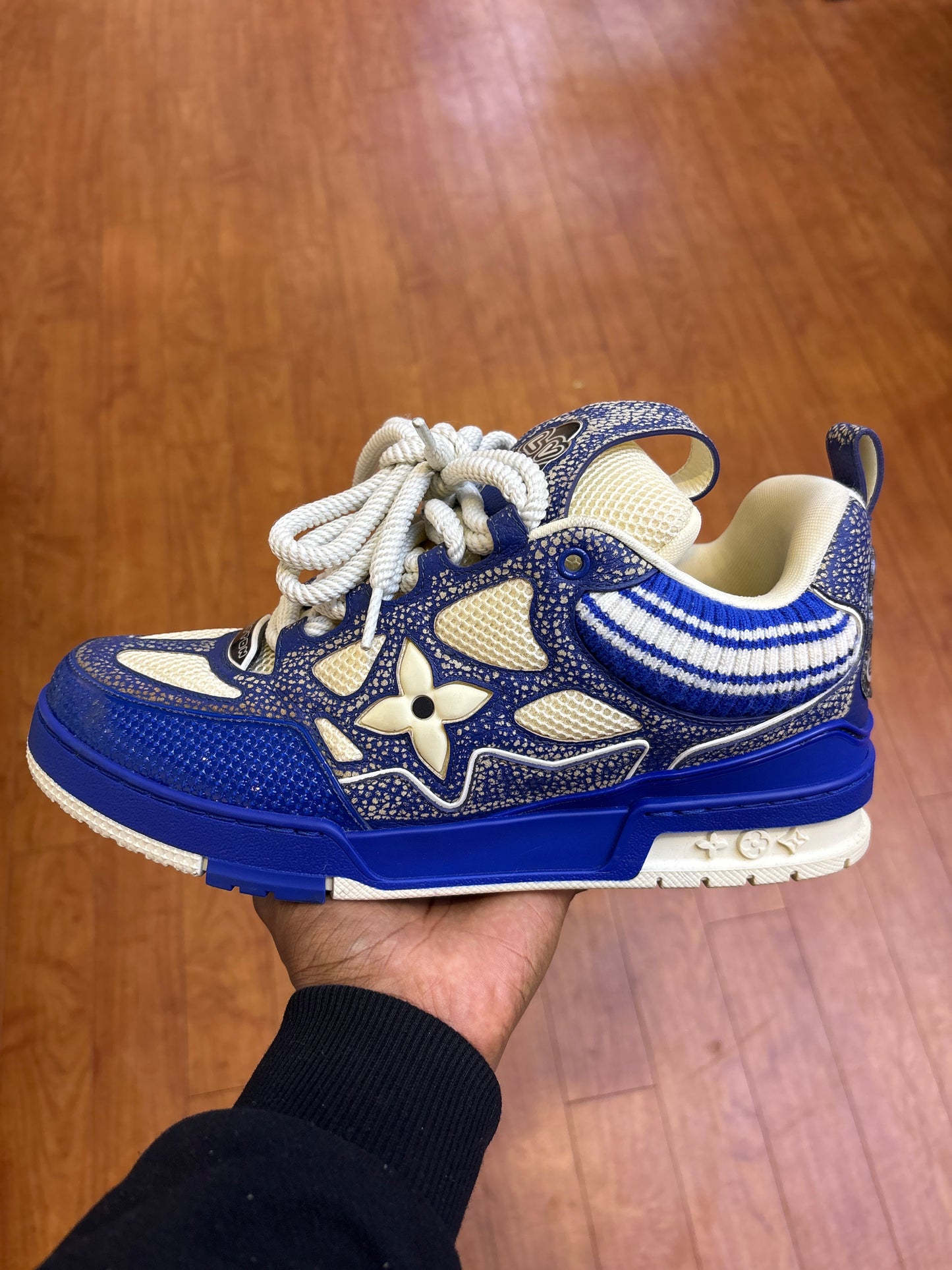 Louis Vuitton Skate Marine Blue and White (Used)