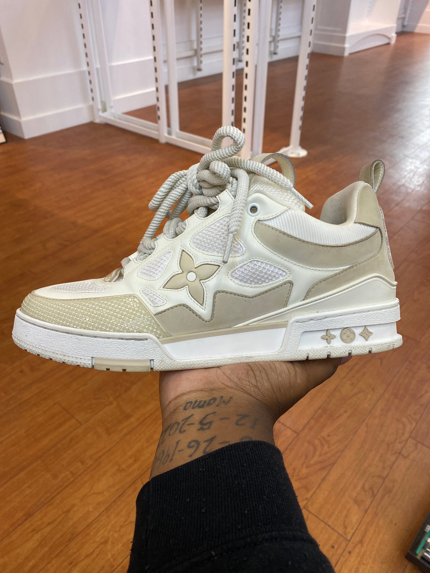 Louis Vuitton Skate Beige (Used)