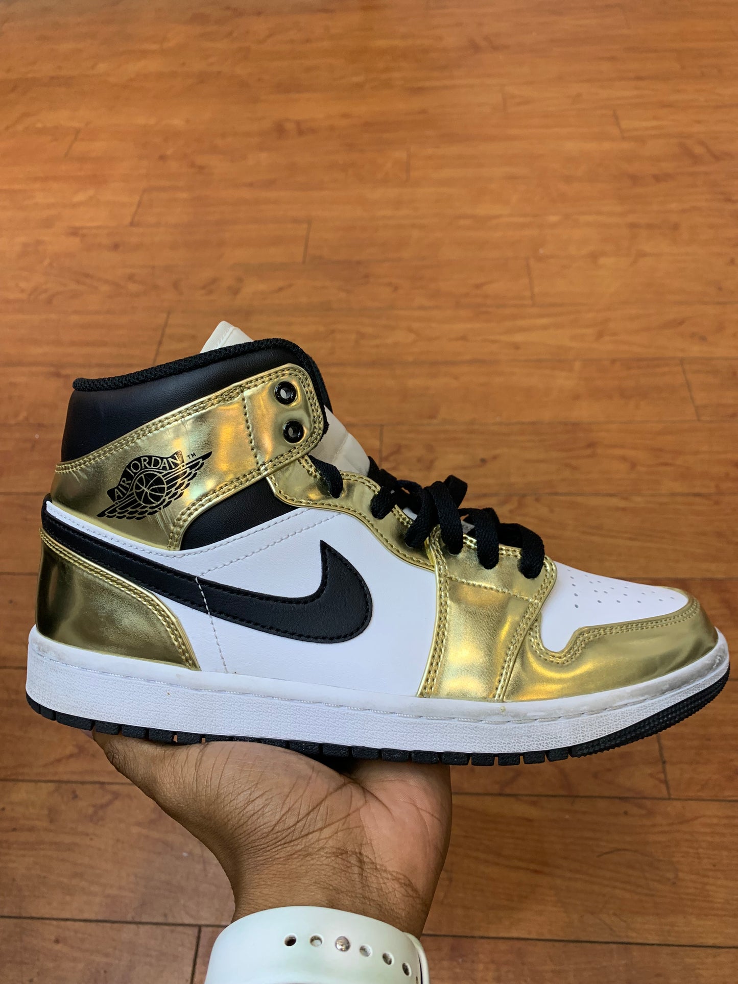 Jordan 1 Mid SE Metallic Gold (Used)