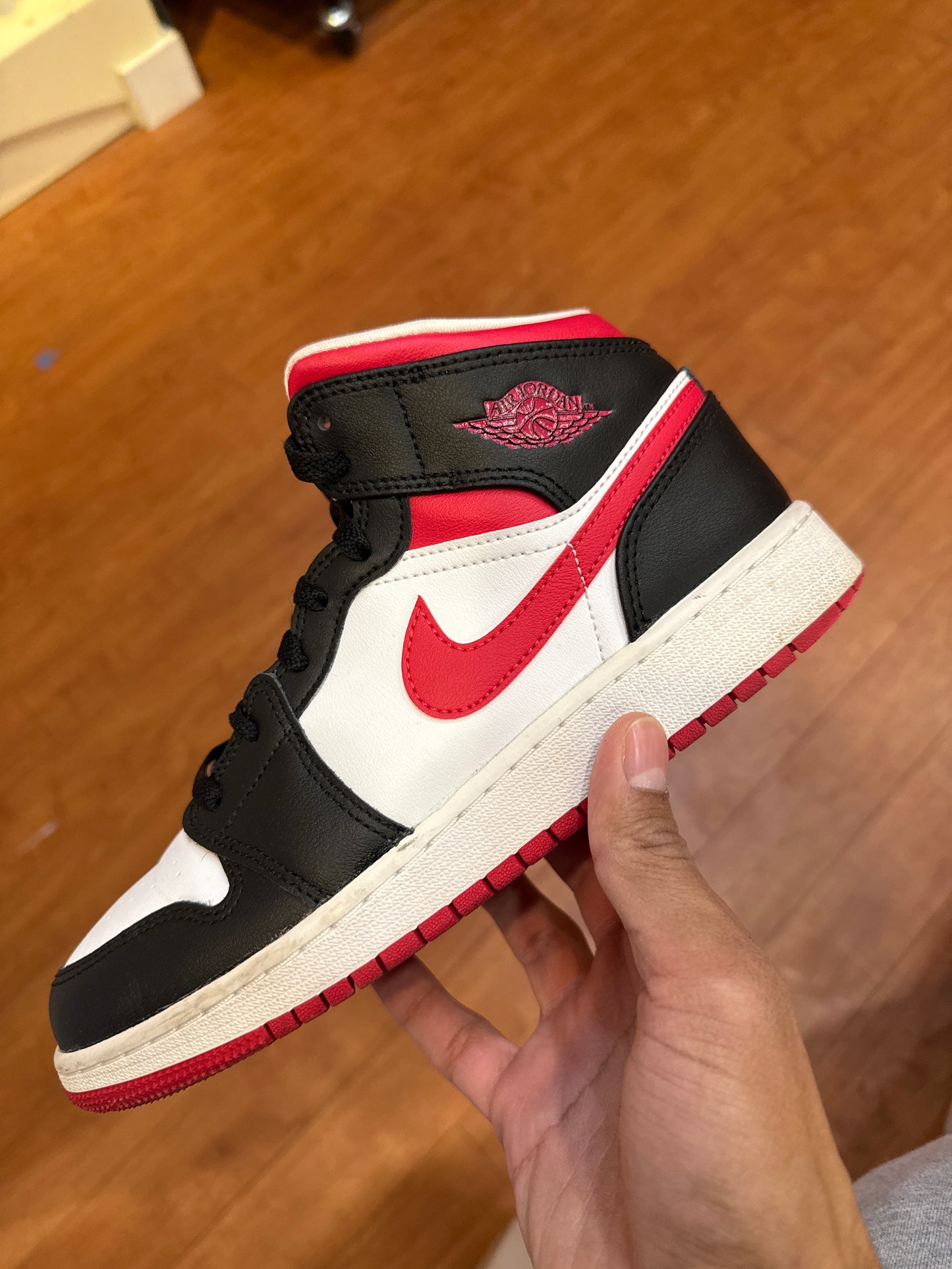 Jordan 1 Mid Very Berry GS (Used)