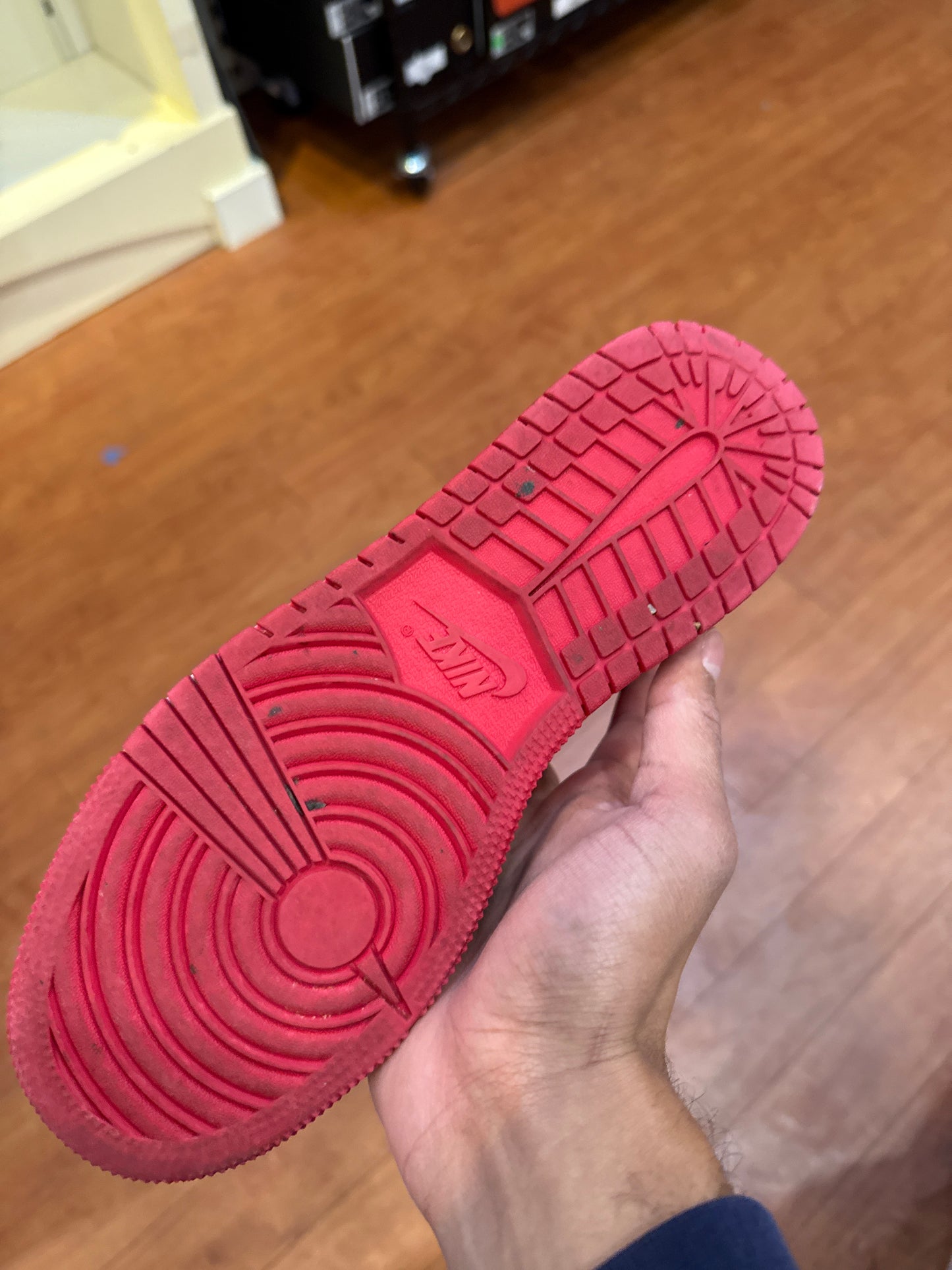 Jordan 1 Mid Very Berry GS (Used)