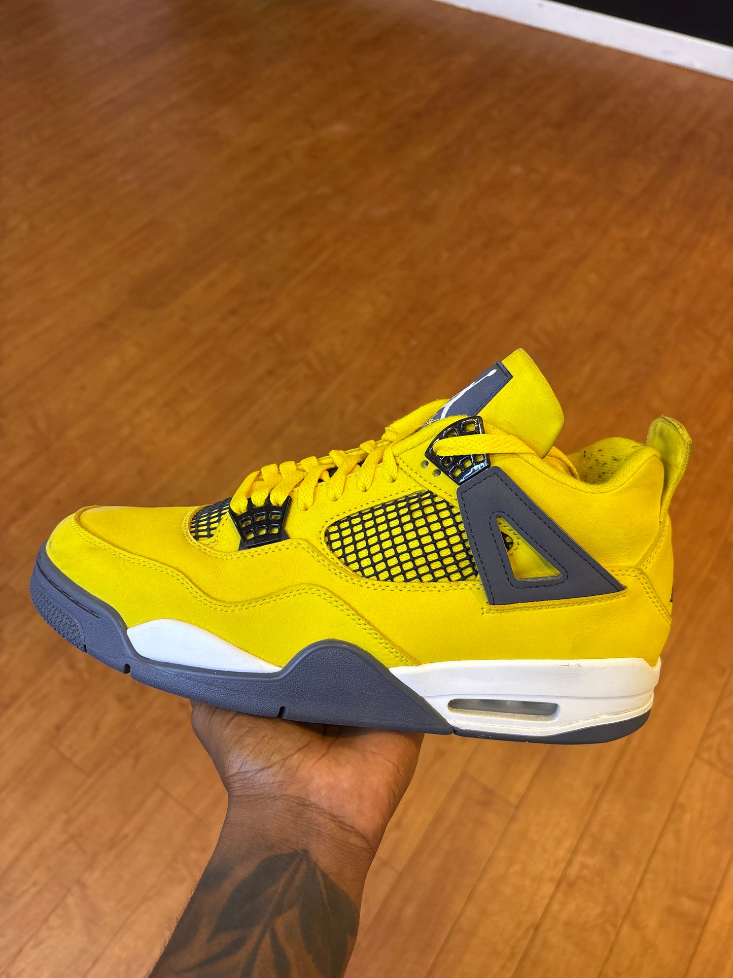 Jordan 4 Lightning (Used)