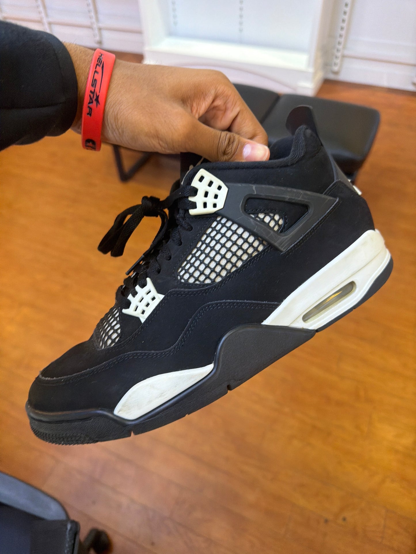Jordan 4 White Thunder (Used)