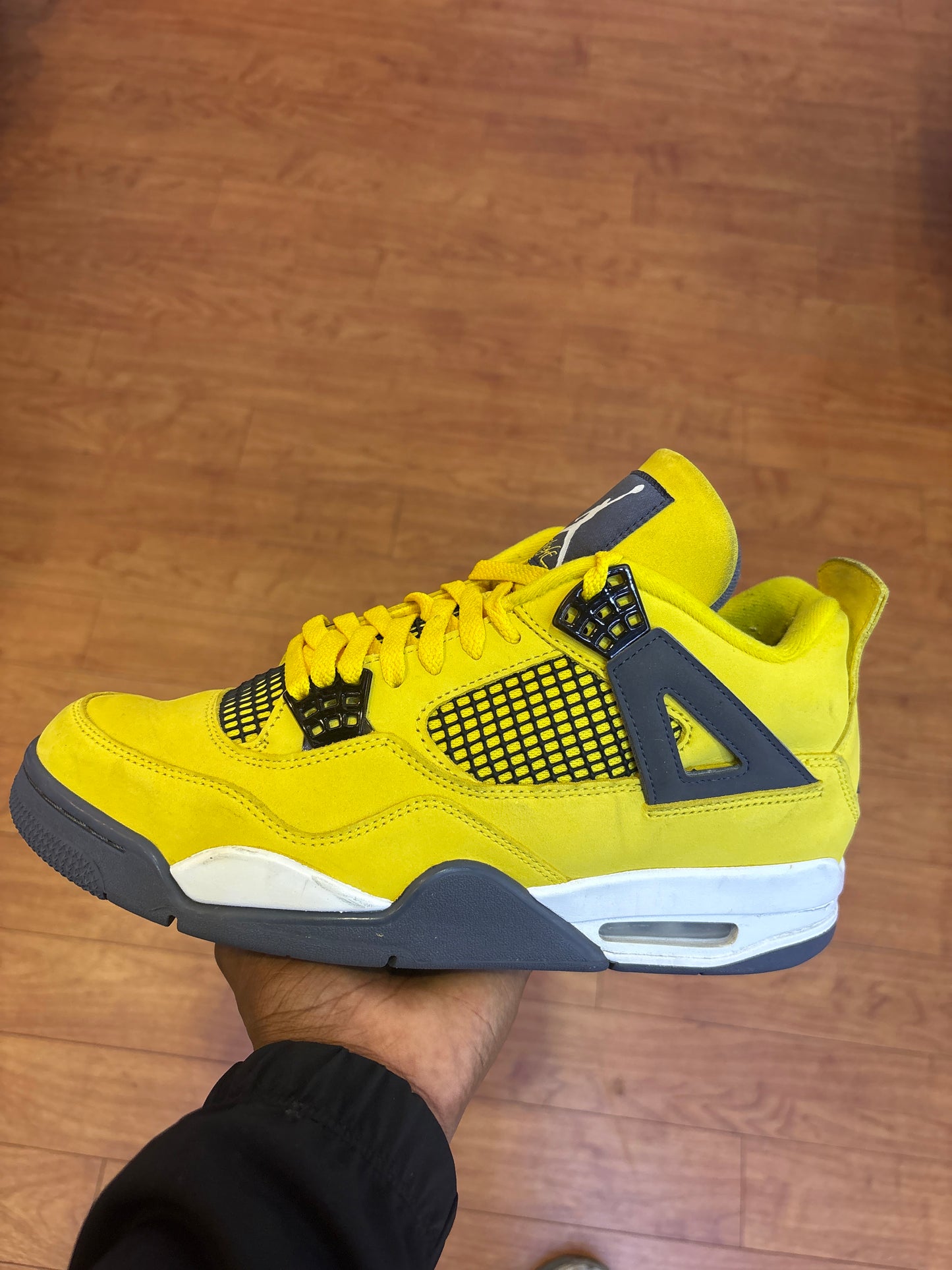 Jordan 4 Lightning (Used)