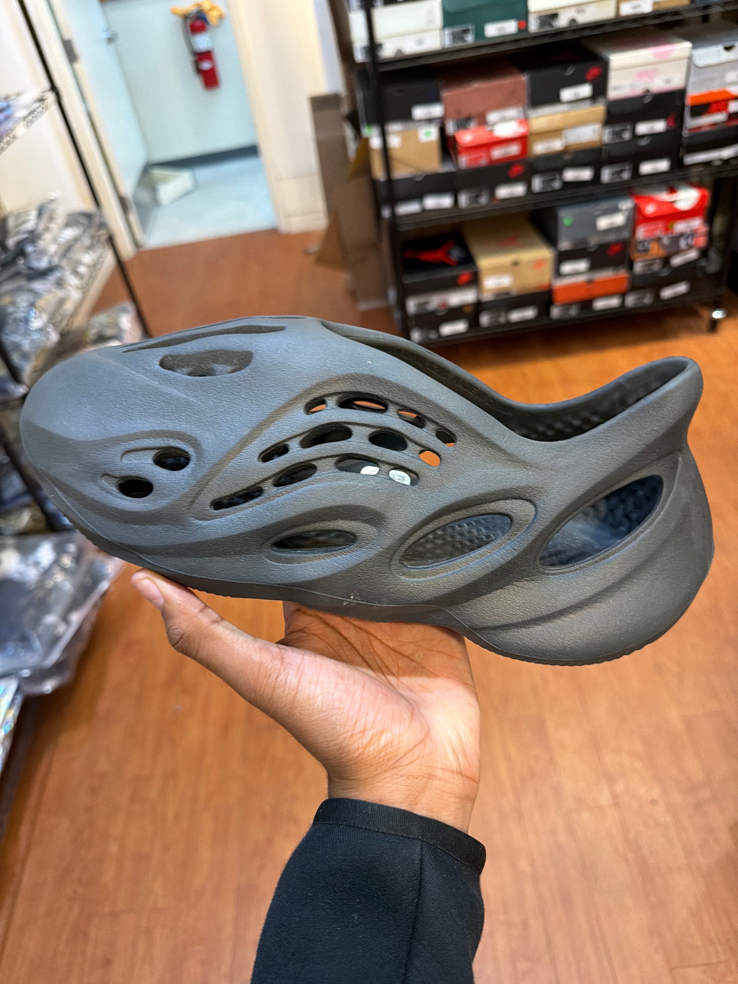 Yeezy Foam RNNR Carbon (Used)