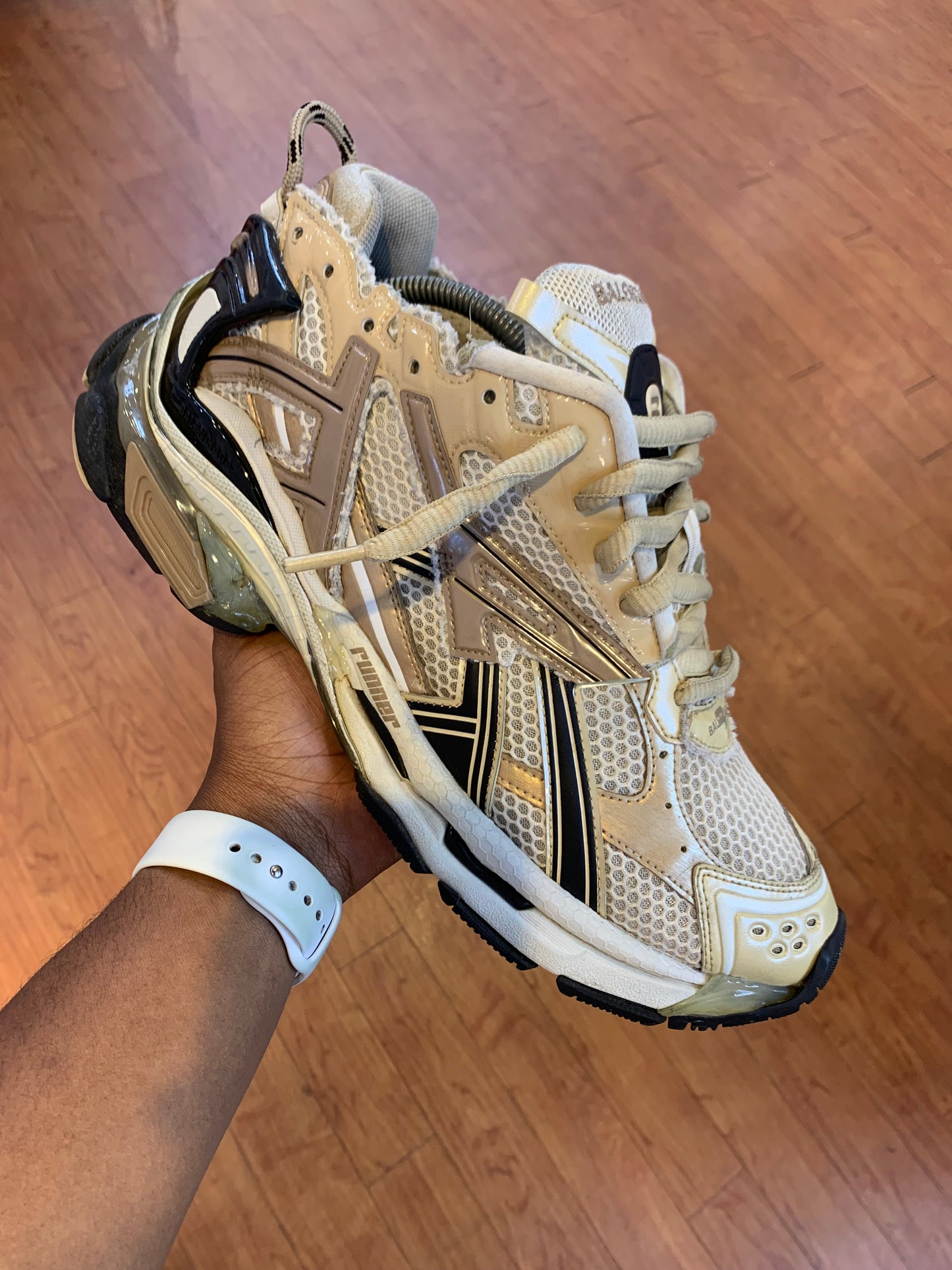 Balenciaga Runner Beige (Used)