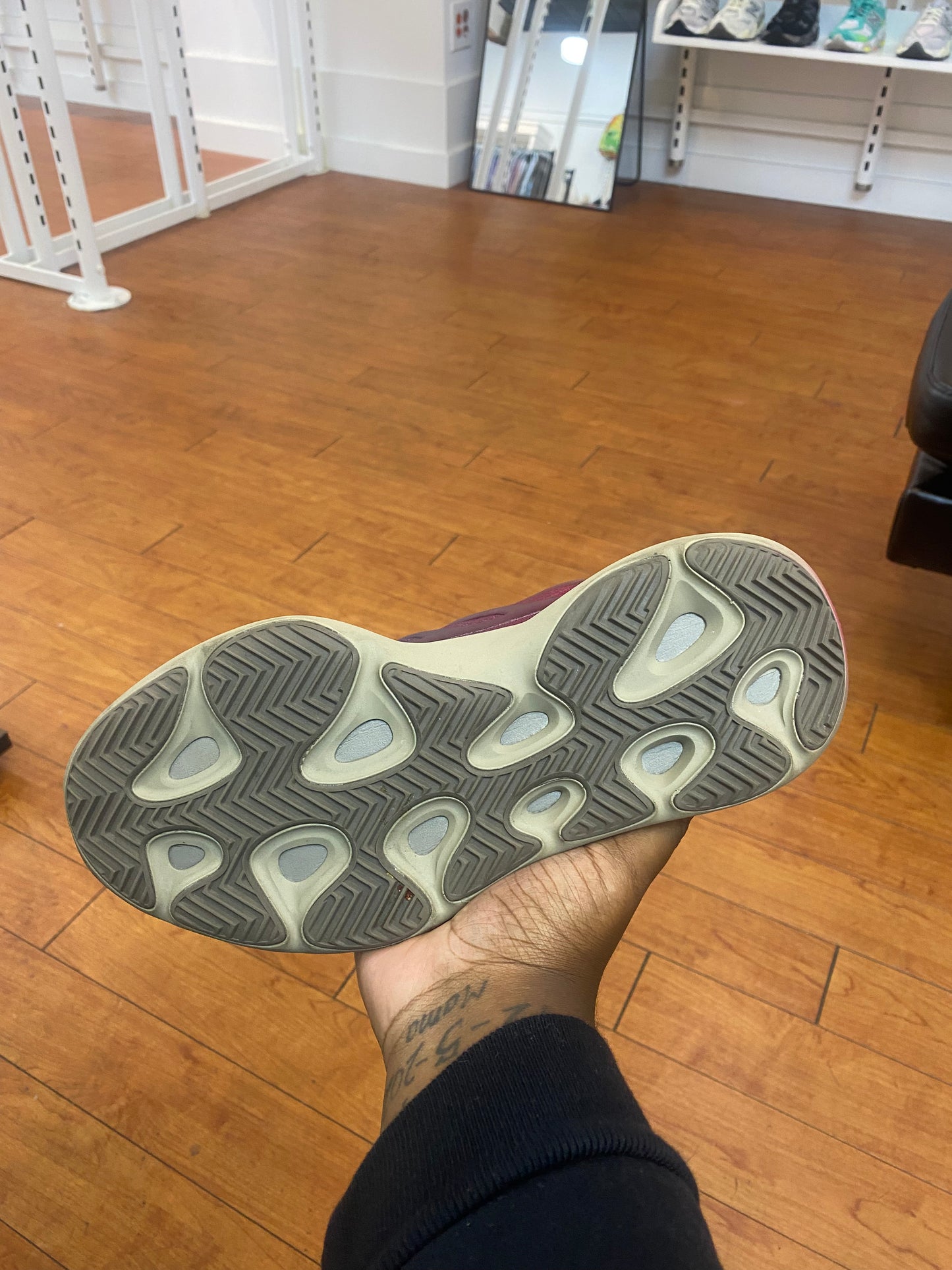 Yeezy 700 Fade Carbon (Used)